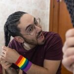 "Rylan Clark e os Metro Pride Awards: Uma Reflexão Sobre a Resistência e os Desafios da Comunidade LGBTQ+ em Tempos de Aumento da Homofobia"
