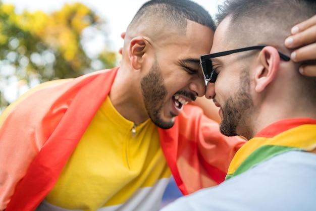 "Cardiff City Football Club Apoia Campanha Contra Homofobia: O Que Revelam Pesquisas sobre a Realidade no Futebol?"