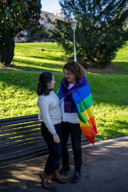 "Nova Guia para Pais Promove Diálogo sobre Identidade LGBTQIA+ em Resposta a Crescente Discurso Anti-LGBTQIA+ nas Escolas"