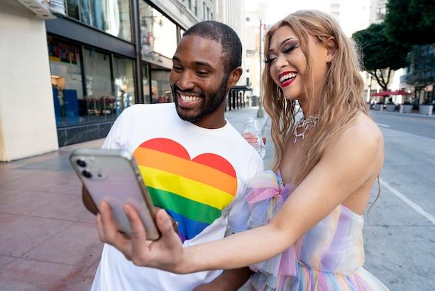 "Carnaval de Nazaré da Mata faz história com coroação de primeira rainha trans e rei gay, simbolizando avanço na inclusão LGBTQIA+"