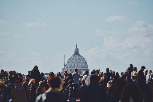 "Saúde do Papa Francisco: O que a vigília de oração revela sobre a fé e a preocupação global"