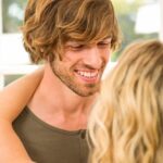 "Amizade entre Bradley Cooper e Lady Gaga: Como a comunicação molda relacionamentos no cenário das celebridades"