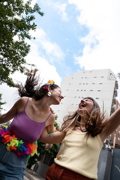 "Carnaval do Rio de Janeiro: Como a Comunidade LGBTQIA+ Está Transformando a Celebração em um Festival de Diversidade e Inclusão"