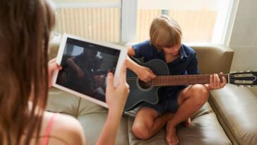 "Como Estudantes da Universidade da Virgínia Estão Transformando a Experiência do Rádio em uma Comunidade Musical Autêntica"