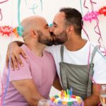 "Como um Grupo de Pais LGBT Superou Desafios da Pandemia e Construiu uma Comunidade em West Hollywood"