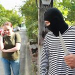 Vandalismo em bar gay de Edmonton: homem se entrega à polícia após ato que gera preocupações na comunidade LGBTQ+