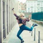 "Tate McRae: A Nova Estrela do Pop que Resgata a Essência das Grandes Performances"