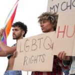 "Ativistas LGBTQIA+ em Bengaluru protestam contra políticas de Trump: um chamado à resistência global"