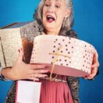 "Após vitória em 'RuPaul's Drag Race Down Under', Lazy Susan revela como investiu prêmio e aborda desafios da comunidade LGBTQ+"