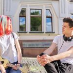 "Ariana Grande e Ethan Slater: Casal em Destaque para o Oscar 2025, Mas a Aparição no Tapete Vermelho É Incerta"