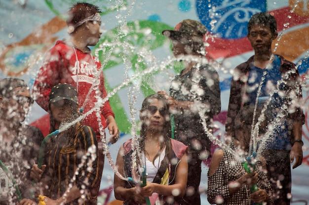 "Baile da Piki: Como um Bloco de Carnaval em Águas Claras Promove a Diversidade e a Aceitação da Comunidade LGBTQIAPN+"