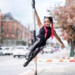 "Anitta Inova no Carnaval de Recife com Tema de Salto com Vara: O Que Motiva essa Escolha Surpreendente?"