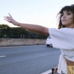 "Anitta Revela Desafios da Fama e Busca por Autenticidade em Novo Documentário"