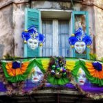 "Mardi Gras em Nova Orleans: Paradas Ameaçadas por Tempestades e Medidas de Segurança Reforçadas"