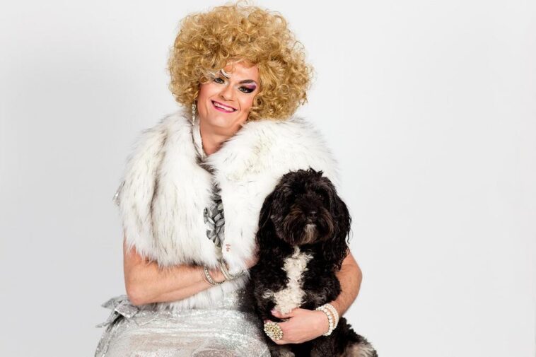 "Como a Série 'OK Boomer, OK Zoomer' Revela a Evolução do Drag e a Luta Intergeracional na Comunidade LGBTQ+ na Austrália"