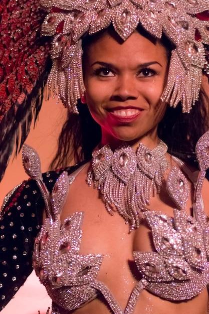 "Bianca Monteiro: A Rainha do Samba que Une Cultura e Empoderamento no Carnaval Carioca"