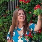 "Esther Cañadas: Reflexões de uma Modelo Icônica sobre Vida, Maternidade e Retorno à Moda"