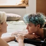 "Como Relacionamentos Românticos Influenciam a Homofobia Internalizada entre Indivíduos LGB: Um Estudo Revelador"