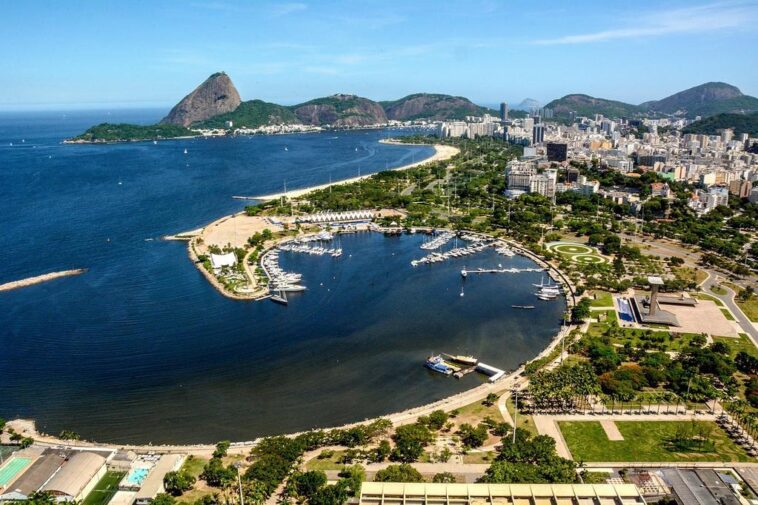 "Gloria Groove Homenageia Seus Avôs em Participação Especial na Novela 'Garota do Momento': O Impacto da Representação LGBT na Televisão Brasileira"