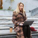 "Brittany Hockley Revela Desafios e Preparativos para o Baile de Casamento em Meio a Treinos Intensos no 'Dancing With The Stars'"