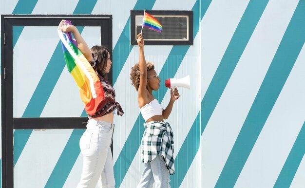 "Como a Parada LGBTQIA+ de São Paulo Evoluiu em 26 Anos: Um Olhar sobre a Luta por Direitos e a Celebração da Diversidade"