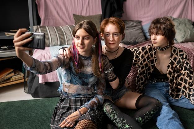 "Final Girls Berlin Film Festival: Como o Horror Queer Está Redefinindo Narrativas de Identidade e Aceitação"