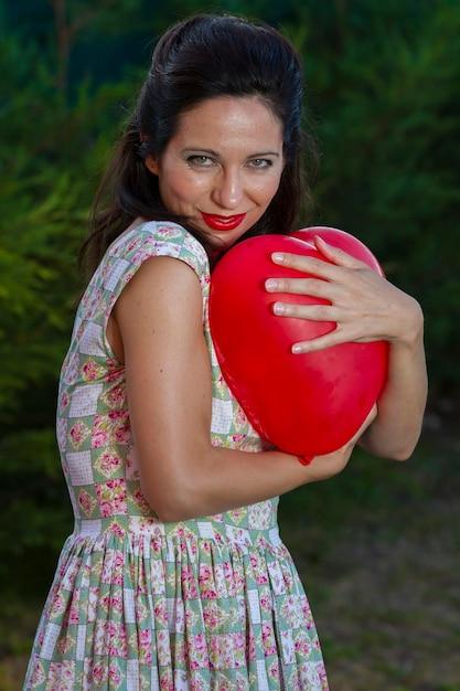 "Documentário Revela os Bastidores do Primeiro Amor de Anitta e as Complexidades de Seus Relacionamentos"