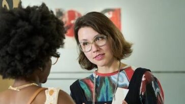 "Gloria Groove: A Homenagem Emocional aos Avôs na Novela 'Garota do Momento' e seu Impacto na Representatividade LGBT"