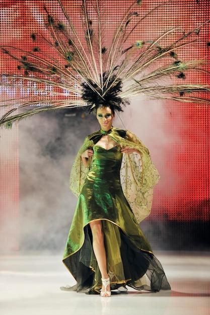 "Carnaval de Las Palmas 2025: A Gala Drag Queen que Celebra a Diversidade e a Inclusão na Comunidade LGBTQIA+"