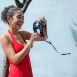 "Anitta Homenageia Rebeca Andrade em Show de Carnaval: Como a Celebração do Dia Internacional da Mulher Reflete a Luta pelo Reconhecimento no Esporte"