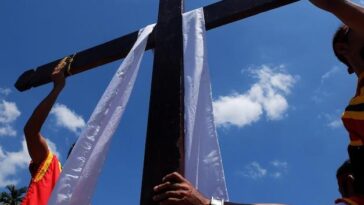 "Heroísmo em Tempos de Tragédia: A Homenagem de Glória Perez à Professora que Deu a Vida por Suas Alunas"