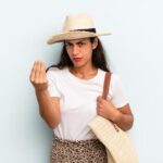 "Anitta Reafirma Ligação com o Candomblé e Enfrenta Críticas: O Impacto da Espiritualidade na Carreira da Artista"