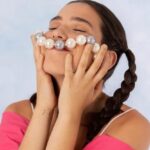 "Rihanna Celebra a Maternidade: Como a Cantora Une Estilo e Empoderamento no Dia Internacional da Mulher"