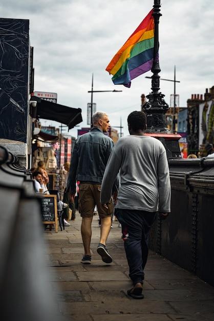 "Fechamento do Bar This Is It!: O Legado de um Ícone da Comunidade LGBTQ+ em Milwaukee e os Desafios Enfrentados por Estabelecimentos do Setor"