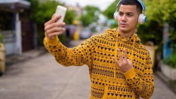 "Austin Mahone Gera Expectativa com Postagem Enigmática: O Que Estará por Vir em Seu Novo Lançamento?"