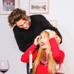 "Encontros Desastrosos: Celebridades Revelam Histórias Surpreendentes e Lições sobre o Amor"