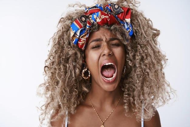 "Rei Charles III e Beyoncé: A Surpreendente Conexão Musical que Dividiu Opiniões nas Redes Sociais"