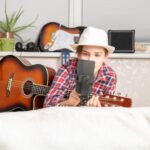 "Músicas Inadequadas da Infância: Como Canções de Adultos Marcaram a Juventude Sem Que Percebessem"