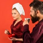 "Harry Jowsey e Lucy Hale: O que os rumores sobre o novo casal revelam sobre suas lutas pessoais e a indústria do entretenimento?"