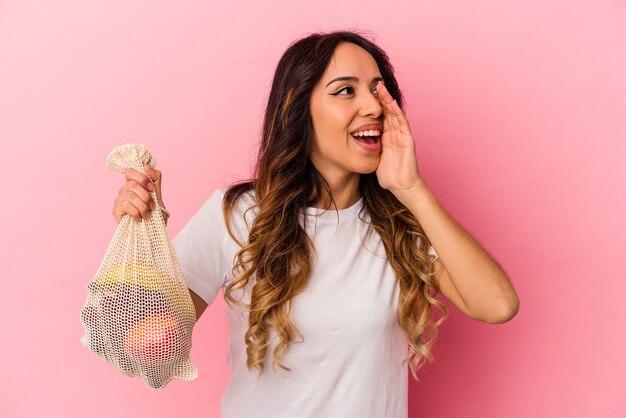 "Anitta em Nova York: A bolsa de R$ 25 mil que gerou debate sobre moda e identidade cultural"