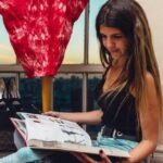 "Anitta Revela Vulnerabilidade em 'Larissa': Como o Novo Single e Documentário Transformam Sua Imagem Pública"