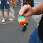 "Intensificação da Fiscalização sobre Poppers nos EUA: O Impacto da Decisão da FDA na Comunidade LGBT"