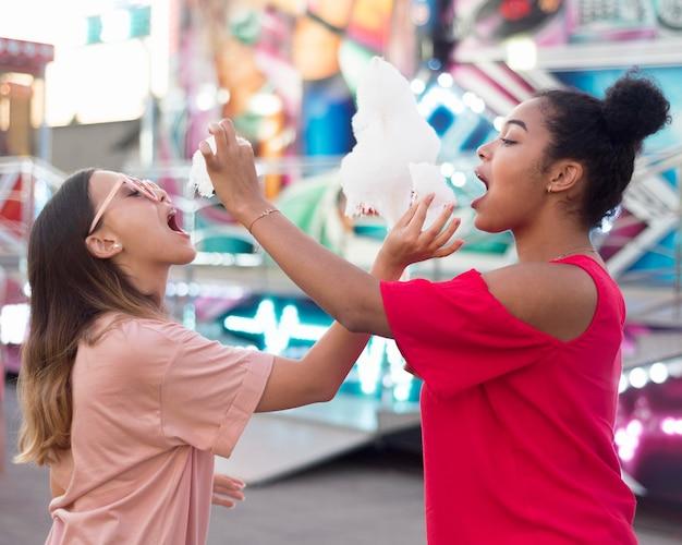 "Como o Lançamento de 'The Electric State' em São Paulo Uniu Millie Bobby Brown e Pabllo Vittar em um Evento Inédito"