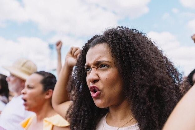 "Movimento #FreeWendy: A Luta por Autonomia e Direitos Humanos em Meio à Tutela de Celebridades"