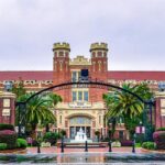"Universidade Estadual da Flórida Reverte Decisão e Reinstitui Programa de Habitação LGBTQ Após Pressão Estudantil"