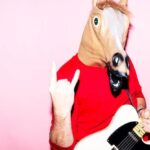 "Retorno de Lady Gaga: Como o Novo Álbum 'Mayhem' Reflete sua Evolução e Conexão com a Comunidade LGBTQ+"