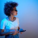 "Encontro entre Achieng Agutu e Rihanna em evento da Fenty x Puma: um reflexo da moda inclusiva e do empoderamento na sociedade contemporânea"