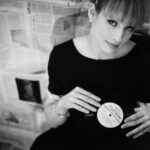 "Kali Uchis e Sevdaliza: Novos Contratos e o Impacto da Diversidade na Indústria Musical"