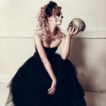 "Lady Gaga e a Revolução do Estilo: Como o Novo Álbum 'Mayhem' e o Prêmio de Inovadora do Ano Transformam a Indústria da Música e da Moda"