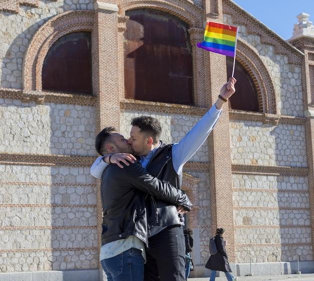 "Proibição da Parada do Orgulho na Hungria: O Que Está Por Trás da Nova Lei e Suas Implicações para a Comunidade LGBTQIA+"